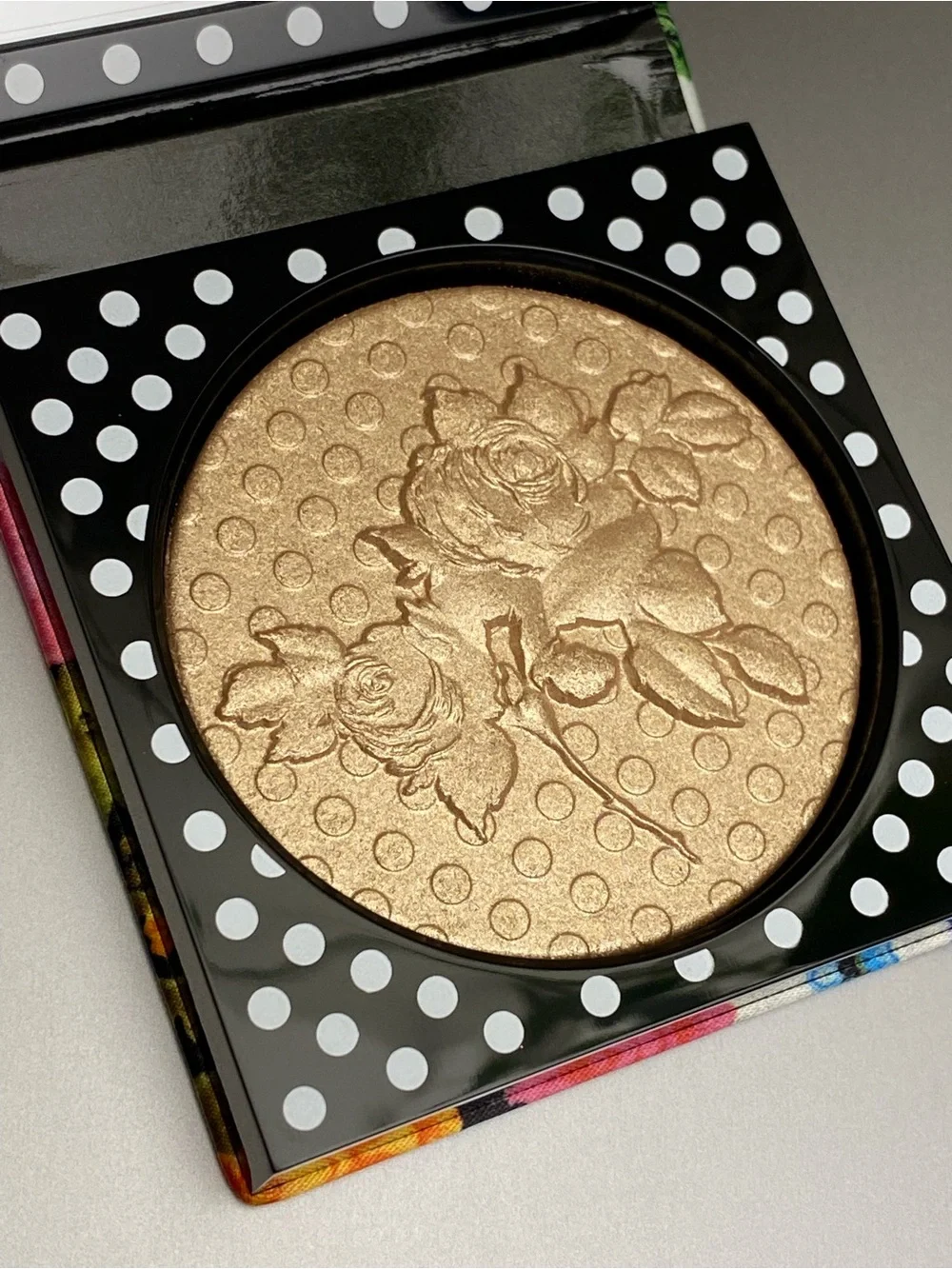 MAC by Richard Quinn “Day_Glow” Extra Dimension Skinfinish